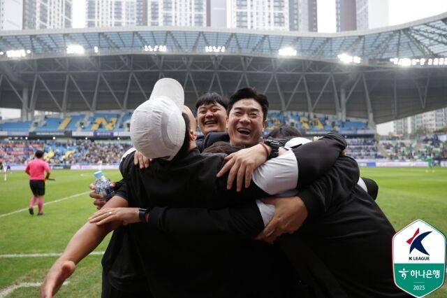 윤정환 인천 유나이티드 감독/한국프로축구연맹