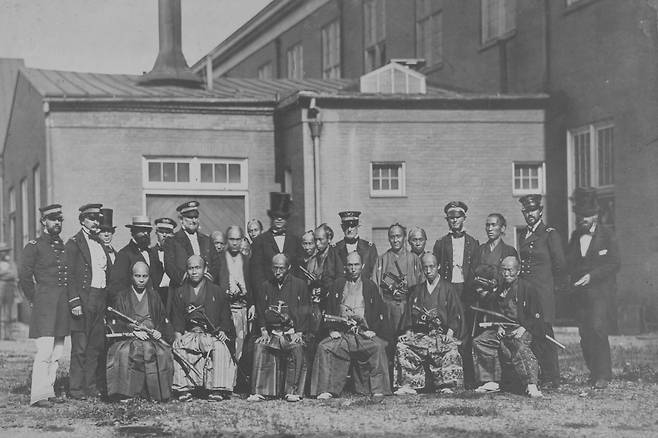 미일수호통상조약 비준서 교환을 위해 미국을 망문한 읿본측 대표단   [출처 : 야후재팬 화상]