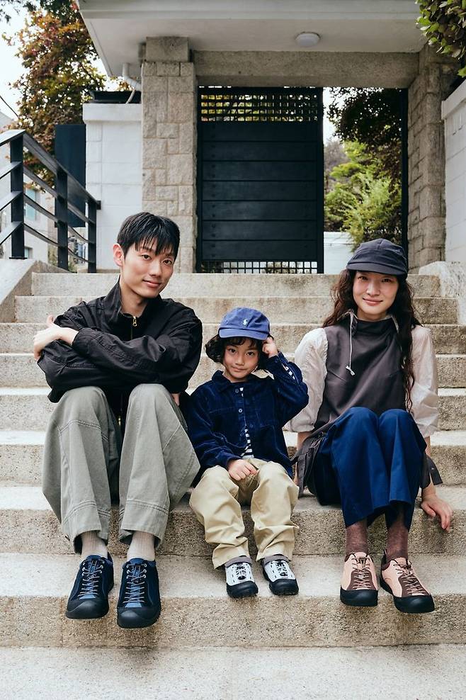 [서울=뉴시스] LF는 자사가 전개하는 미국 어반 아웃도어 슈즈 브랜드 '킨(KEEN)'의 키즈 라인이 9월 기준 전년 동기 대비 약 4배의 매출 성장을 기록했다고 31일 밝혔다.(사진=LF 제공) *재판매 및 DB 금지