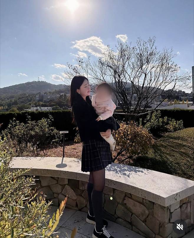 [서울=뉴시스] 김다예가 남편인 개그맨 박수홍, 딸과의 근황을 공개했다. (사진=김다예 인스타그램 캡처) 2025.10.31. photo@newsis.com *재판매 및 DB 금지