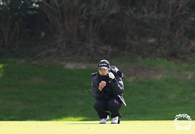 유현조 S-OIL 챔피언십 2025 3R 5번홀 그린 공략 고심