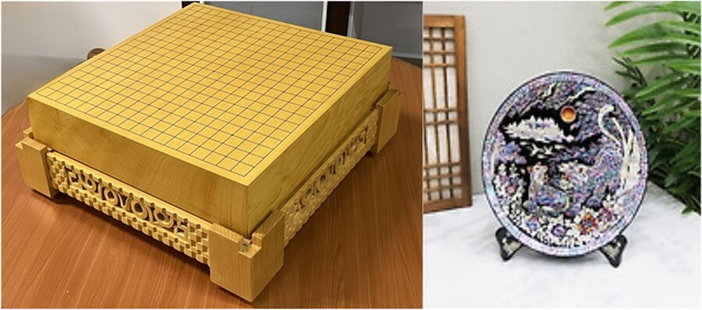 이재명 대통령이 1일 아시아태평양경제협력체(APEC) 계기 국빈 방한한 시진핑 중국 국가주석에게 1일 한중 정상회담에서 ‘본비자 바둑판’과 ‘나전칠기 자개원형쟁반’을 선물했다. [대통령실 제공]