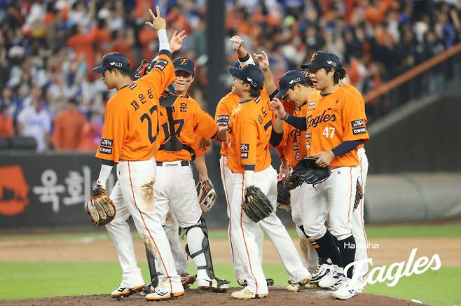 한화 이글스의 2025년은 특별했다. 19년 만에 한국시리즈에서 더 높은 곳으로 비상할 수 있는 희망을 확인했다.&nbsp;
