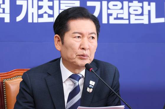 1일 정청래 더불어민주당 대표가 시도위원장 선과 과정에서 불거진 컷오프 논란에 "당 대표가 부족한 것"이라며 유감을 표했다. 사진은 지난달 31일 최고위원회의에서 모두발언을 하는 정 대표. 임현동 기자