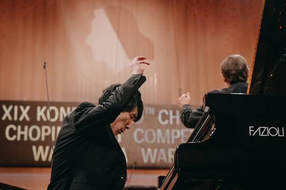 Pianist Eric Lu performs during the final stage of the 19th International Fryderyk Chopin Piano Competition at Warsaw Philharmonic Hall, Poland, on Oct. 21. [CHOPIN INSTITUTE]