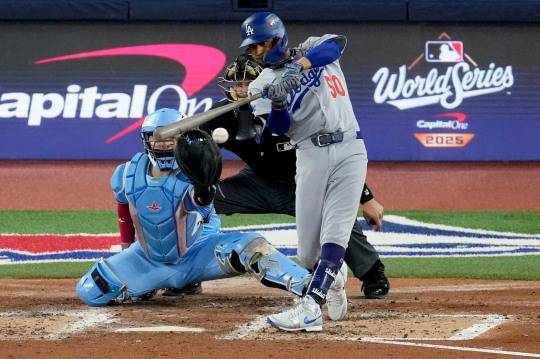 적시타 날리는 무키 베츠. 사진[AP=연합뉴스]