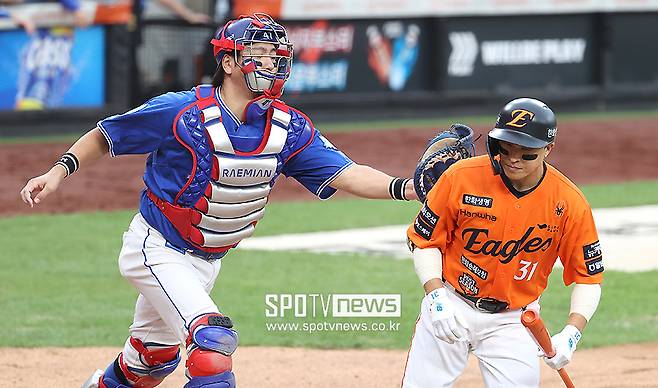 ▲ 강민호 손아섭 ⓒ곽혜미 기자