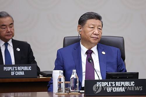 APEC 세션2 시진핑 중국 국가주석     (경주=연합뉴스) 특별취재단 = 시진핑 중국 국가주석이 1일 경주화백컨벤션센터(HICO)에서 열린 2025 아시아태평양경제협력체(APEC) 정상회의 제2세션에 참석해 있다. 2025.11.1
    photo@yna.co.kr
(끝)
