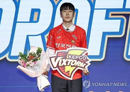 한국전력으로부터 신인 1순위 지명을 받은 방강호 [연합뉴스 자료 사진]