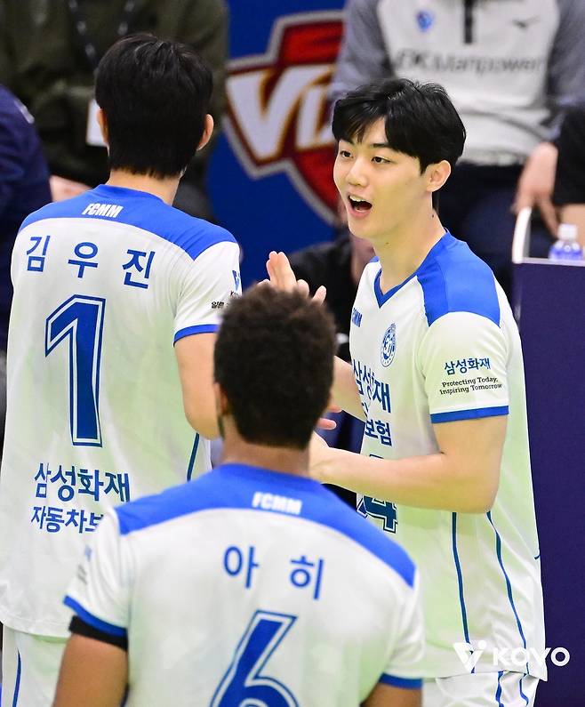 삼성화재의 신인 이우진(맨 오른쪽) [한국배구연맹 제공. 재판매 및 DB 금지]