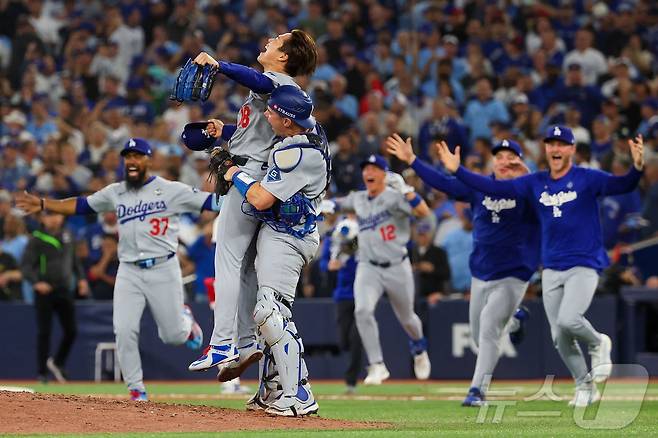 BBA-BBN-BBO-SPO-WORLD-SERIES-LOS-ANGELES-DODGERS-V-TORONTO-BLU ⓒ AFP=뉴스1