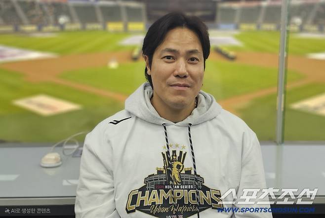 LG 김진성이 1일 팬행사에 앞서 취재진과 인터뷰를 하고 있다. 잠실=권인하 기자