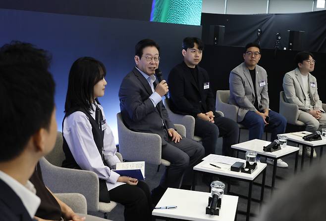 이재명 대통령이 지난 9월 17일 경기 성남시 제2판교 스타트업스퀘어에서 열린 청년 스타트업 상상콘서트에서 발언을 하고 있다. 대통령실사진기자단