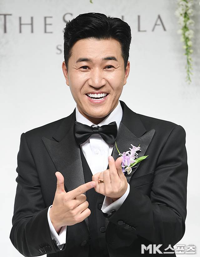 가수 김종민이 결혼 6개월 만에 ‘2세 소식’을 예감하게 됐다. 예능 속 한 마디가 팬들의 축하 물결로 번지고 있다. 사진=천정환 기자