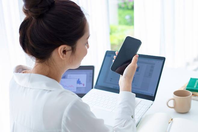 금융기관이 단순한 상품 판매를 넘어 MZ세대에게 ‘신뢰할 수 있는 금융 파트너’로 자리 잡아야 한다. 게티이미지