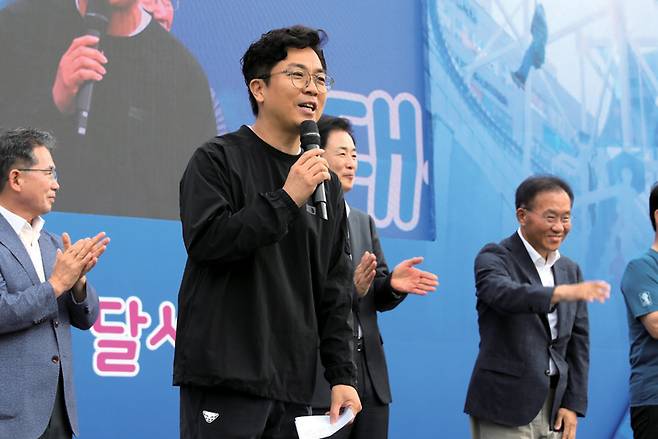 9월28일 열린 '제19회 달서하프마라톤대회'에서 서민우 달서구의회 의장이 인사말을 하고 있다. ⓒ대구 달서구의회