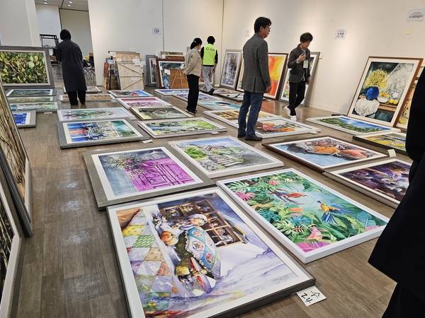 제48회 경상남도미술대전 심사 사진. / 경남미술협회