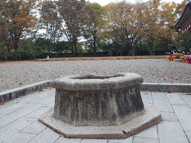 호국룡이 살았다고 전하는 분화사의 석정.