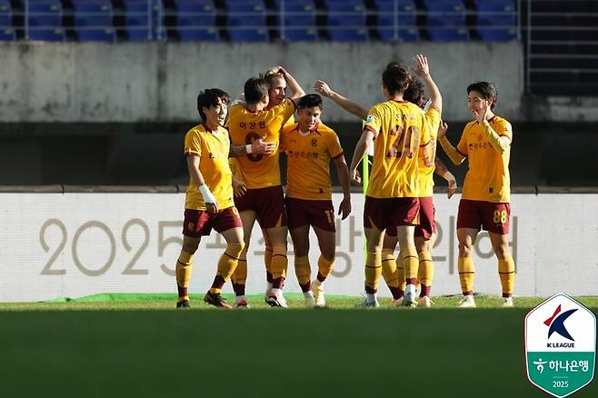 기뻐하는 광주 선수들. 제공 | 한국프로축구연맹