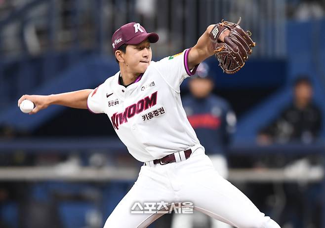 키움 주승우가 18일 서울 고척스카이돔에서 열린 2025 KBO리그 시범경기 롯데와 경기 9회 역투하고 있다. 고척 | 최승섭 기자 thunder@sportsseoul.com