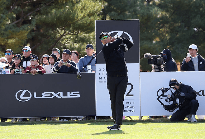 김재호가 렉서스 마스터즈에서 티샷하고 있다. KPGA 제공