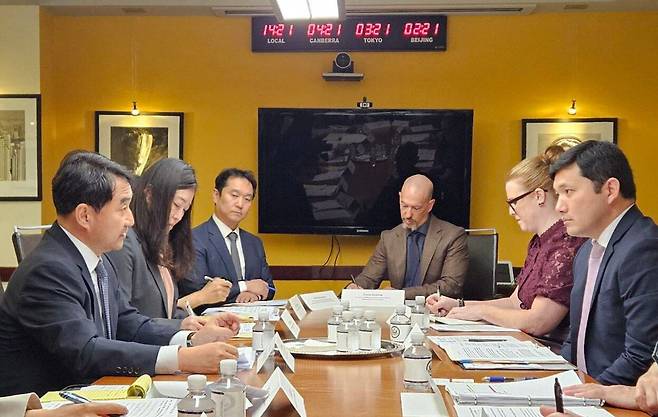 미국 워싱턴DC에서 한미 양측 관계자들이 참석한 가운데 '한-미 상용방문 및 비자 워킹그룹' 첫 회의를 열고 있다. /외교부 제공