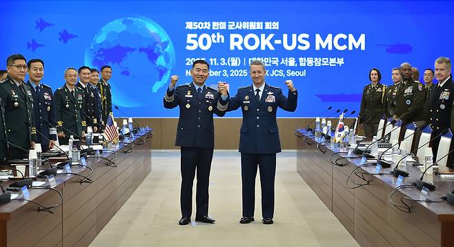 Gen. Jin Yong-sung (left), chair of South Korea’s Joint Chiefs of Staff, and Gen. John Daniel Caine, chair of the US Joint Chiefs of Staff, pose for a photo ahead of the 50th ROK-US military committee meeting at the Joint Chiefs of Staff headquarters in Yongsan, Seoul, on Monday. (South Korea's Joint Chiefs of Staff)