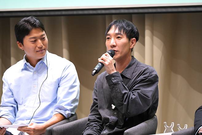 Kobessov Rakhat, an overseas salesperson, right, speaks as one of eight panelists during a roundtable on policies for foreign residents at City Hall in central Seoul on Sept. 4. [SEOUL METROPOLITAN GOVERNMENT]