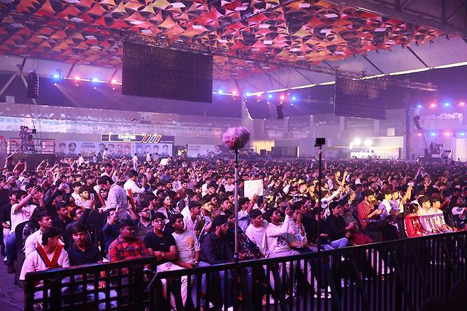 지난 2일(현지시간) 인도 뉴델리 야소부미 컨벤션센터에서 열린 ‘BMIC 2025(배틀그라운드 모바일 인디아 인터네셔널 컵 2025)’ 경기장이 관람객들로 가득 차 있다. <크래프톤>