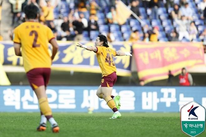득점 후 기뻐하는 신창무. 사진=한국프로축구연맹