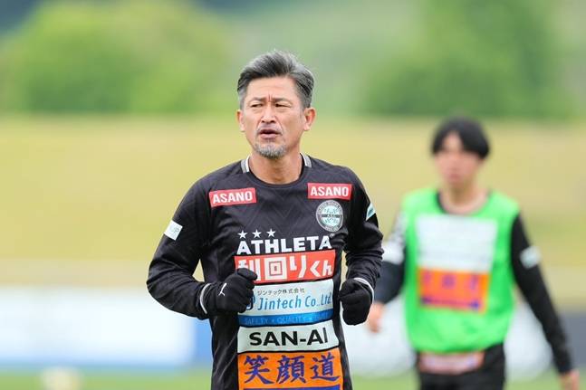 ▲ 58세. 기록을 넘어 욕망으로 뛰는 사나이. 여전히 최고령 출전을 넘어 최고령 득점을 목표로 하는 미우라 가즈요시를 두고 일본에서도 점차 노욕의 전설이라 부르기 시작했다. ⓒ 아틀레티코 스즈카