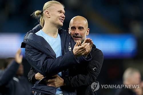 펩 과르디올라 감독이 이끄는 맨체스터 시티가 3일(한국시간) 영국 맨체스터에 있는 에티하드 스타디움에서 열린 본머스와의 2025-2026시즌 프리미어리그 10라운드 맞대결에서 홀란의 멀티골과 함께 3-1 완승을 거뒀다.&nbsp;홀란은 챔피언스리그 리그 페이즈 3경기에서도 모두 득점포를 가동해 4골을 기록하고 있다. 공식전 13경기에서 17골을 터뜨리는 역대급 득점 페이스다.&nbsp;연합뉴스