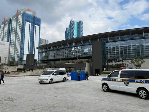 현장 조사하는 경찰 [부산경찰청 제공. 재판매 및 DB 금지]