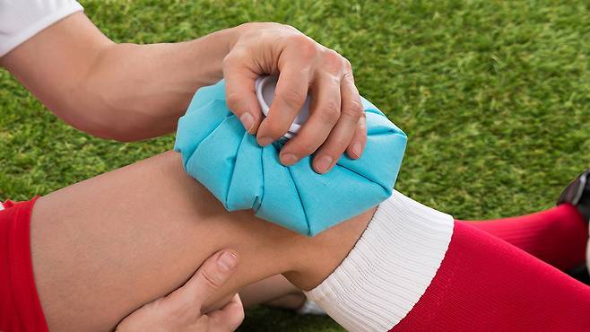 부상으로 인한 멍·부종 발생 시에는 냉찜질이 효과적이다｜출처: 클립아트코리아