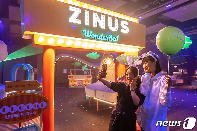 현대백화점그룹 계열 글로벌 가구·매트리스 전문기업 지누스가 지난 2023년 현대백화점 충청점에 마련한 체험형 팝업 스토어 (현대백화점 제공)