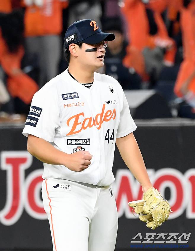 29일 대전 한화생명볼파크에서 열린 한국시리즈 3차전 한화 이글스와 LG 트윈스의 경기. 9회초 1사 1,2루 LG 문성주를 병살 처리한 한화 마무리 김서현이 포효하고 있다. 대전=박재만 기자 pjm@sportschosun.com/2025.10.29/