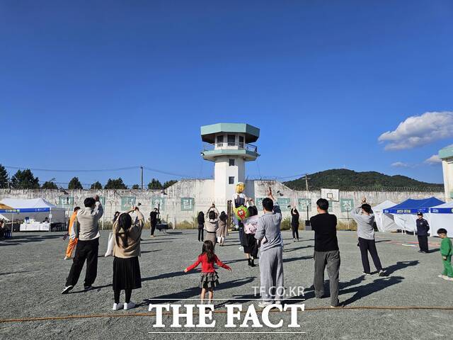 2025 전남 콘텐츠페어에서 '무궁화 꽃이 피었습니다' 프로그램이 진행되고 있다./장흥군