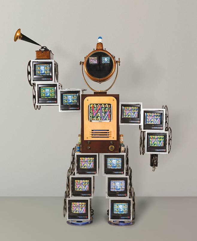 백남준의 대형 설치 작품 '에디슨'. 시작가 2억원인 이 작품은 3억5000만원에 새 주인을 찾았다.