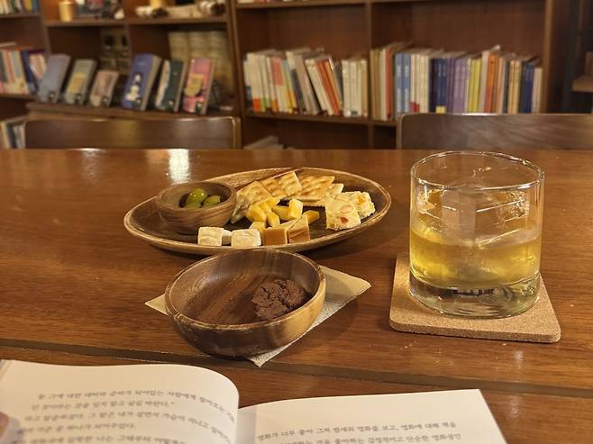 Book Ikda (Lee Seung-ku/The Korea Herald)