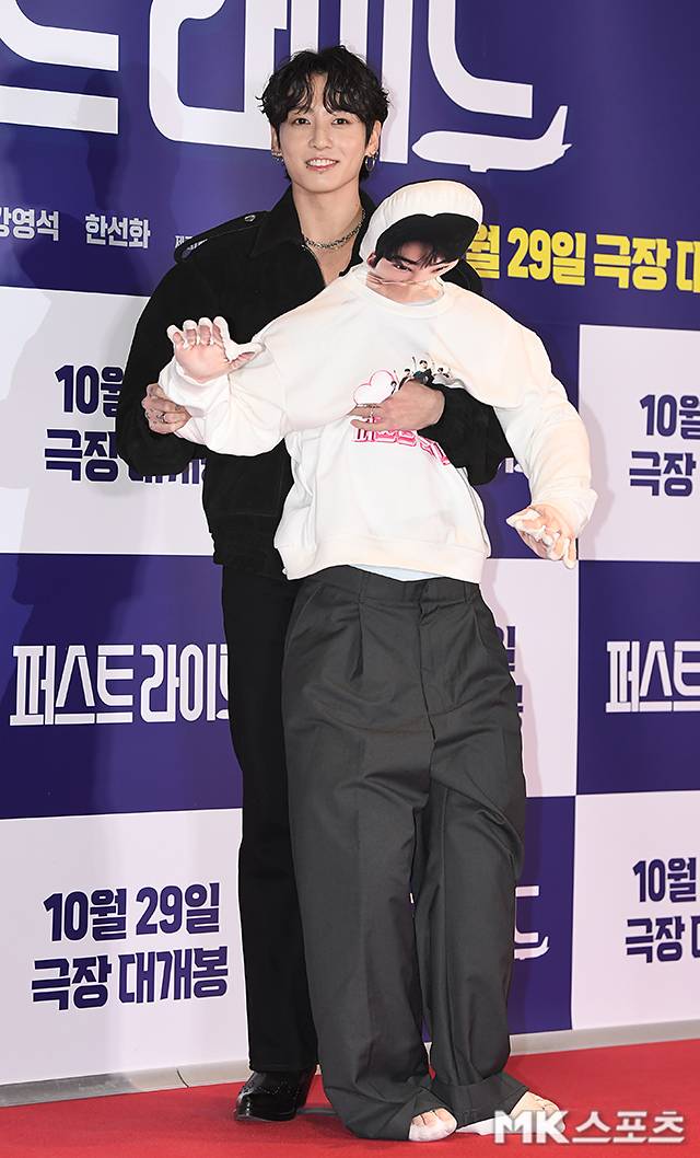 BTS 정국이 27일 오후 서울 송파구 롯데시네마 월드타워에서 열린 ‘퍼스트 라이드’ VIP 시사회에 참석하고 있다. 사진=천정환 기자