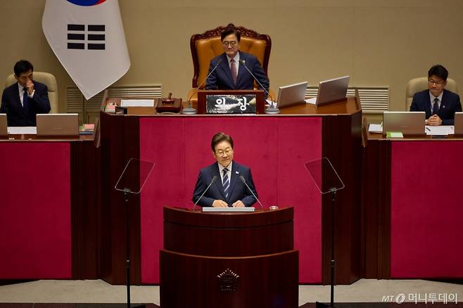(서울=뉴스1) 허경 기자 = 이재명 대통령이 26일 서울 여의도 국회에서 추가경정예산(추경) 시정연설을 하고 있다. (대통령실 제공. 재판매 및 DB 금지) 2025.6.26/뉴스1  Copyright (C) 뉴스1. All rights reserved. 무단 전재 및 재배포,  AI학습 이용 금지. /사진=(서울=뉴스1) 허경 기자
