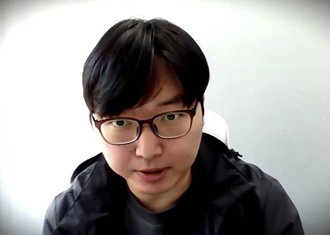 세계에서 가장 높은 IQ(지능지수)를 보유한 것으로 알려진 김영훈(36)씨가 미국 망명을 신청한다고 밝혔다.  /사진=엑스 캡처