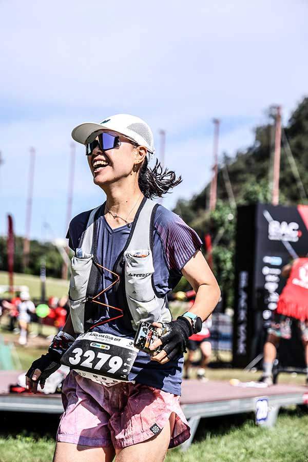 화이팅 넘치는 얼굴과 동작으로 클럽데이를 즐기는 BAC 회원들.