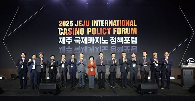 2025 제주 국제카지노 정책포럼이 ‘디지털 전환 시대, 카지노산업의 지속 가능한 진화’를 주제로 3~4일 제주신화월드 랜딩컨벤션센터에서 열렸다. 제주도 제공