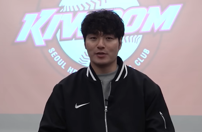 ▲ 현역 은퇴 후 곧바로 코치로 히어로즈 유니폼을 입게 된 박병호. ⓒ 키움 히어로즈 유튜브