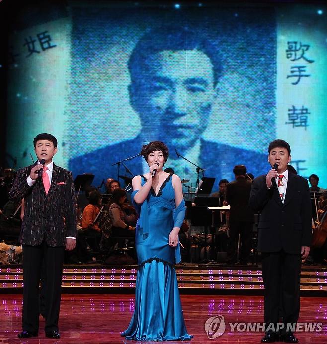 가요무대 리허설하는 설운도·주현미·현철(2010.11.8) [연합뉴스 자료사진]