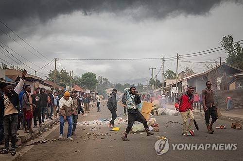 30일(현지시간) 탄자니아 아루샤의 시위대 [AP 연합뉴스 자료사진. 재판매 및 DB 금지]