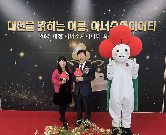 2025 대전아너소사이티 회원의 날에 필자와 노선호 회장