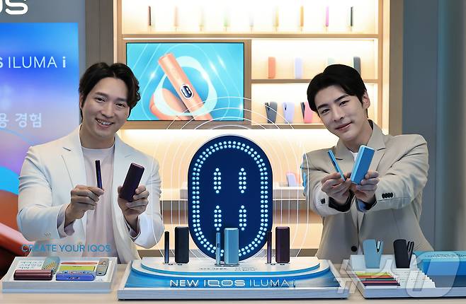지난 2월 5일 오전 서울 중구 을지로 롯데호텔 서울 크리스탈볼룸에서 모델들이 한국필립모리스의 궐련형 전자담배 기기 신제품 '아이코스 일루마 i(IQOS ILUMA i)' 시리즈를 소개하고 있다. 2025.2.5/뉴스1 ⓒ News1 박정호 기자