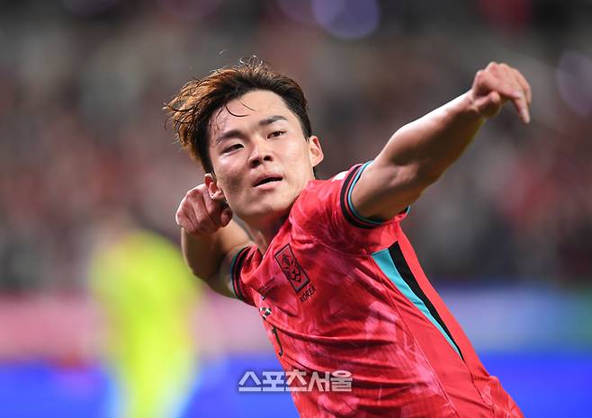 오현규가 14일 서울월드컵경기장에서 열린 남자 축구 국가대표 평가전 파라과이와 경기에서 골을 넣은 후 환호하고 있다.  2025. 10. 14. 최승섭기자 thunder@sportsseoul.com